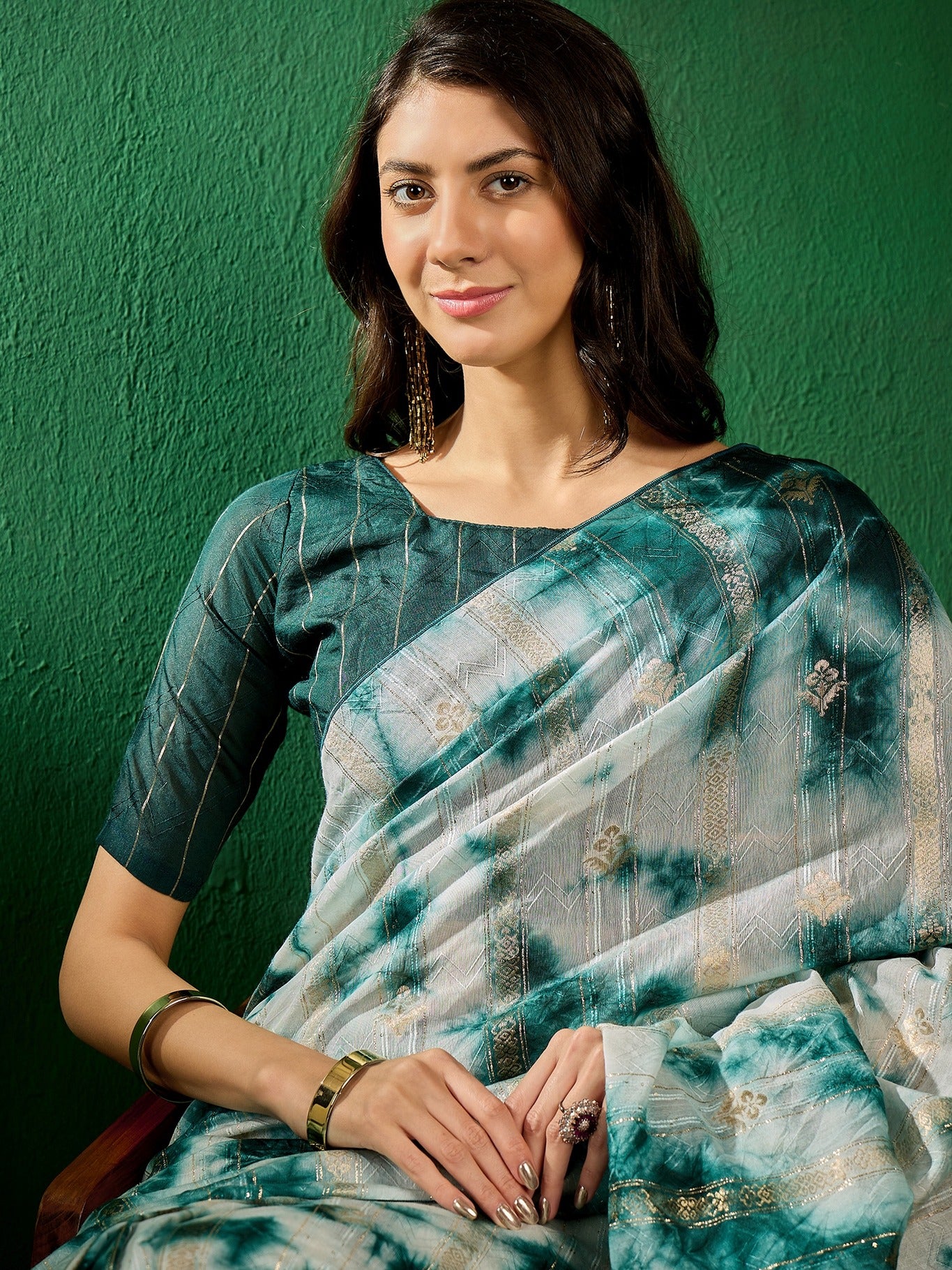 Women's Green Cotton Blend Weaving Work Saree By Epic Ethnics