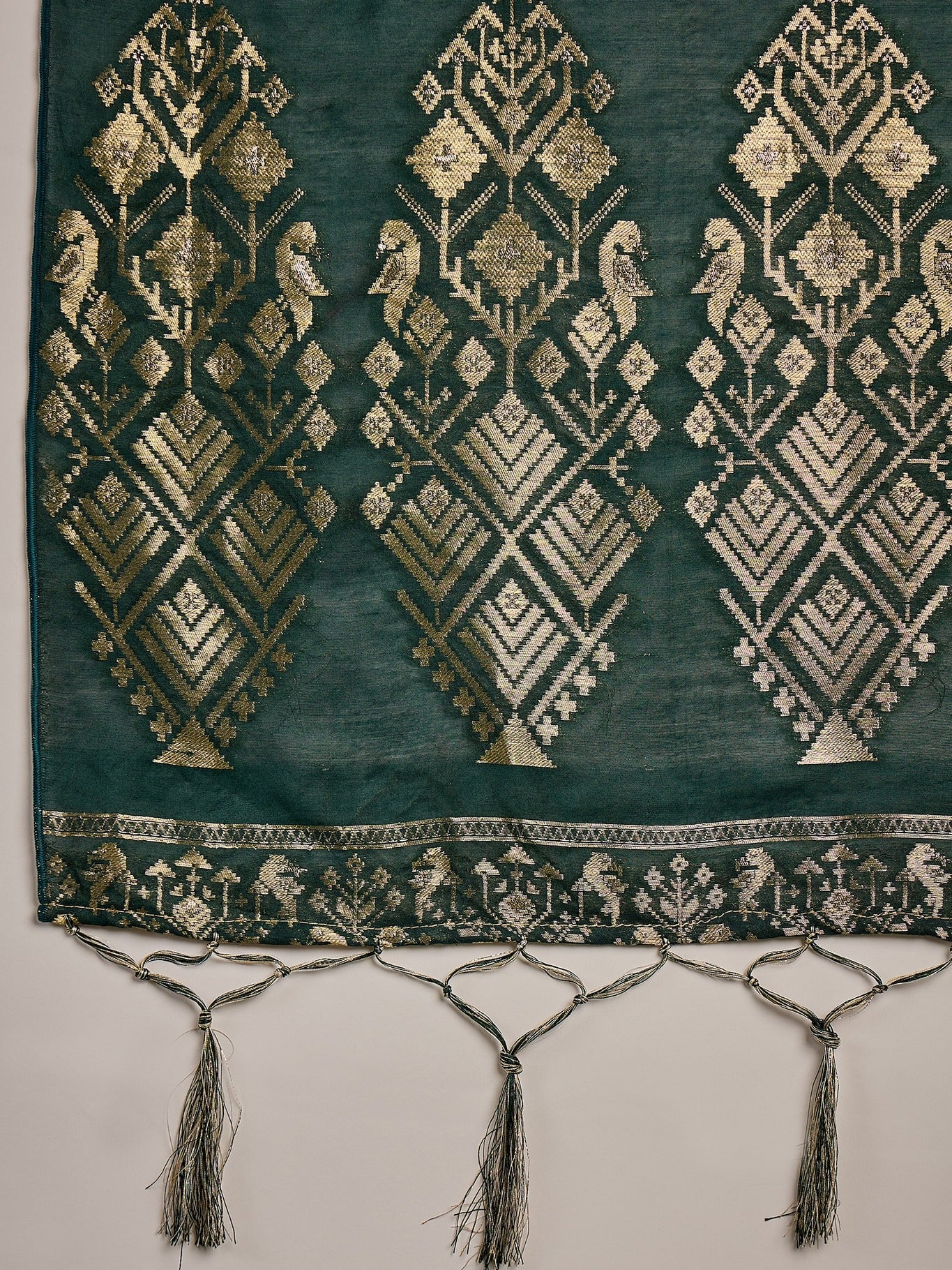 Women's Green Cotton Blend Weaving Work Saree By Epic Ethnics