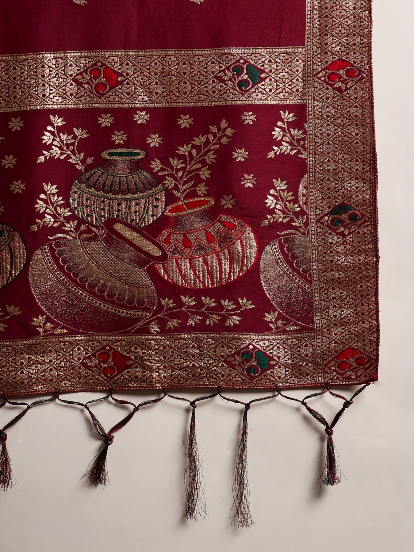 Women's Wine Staple Dola Jacquard Weaving Work Saree By Epic Ethnics