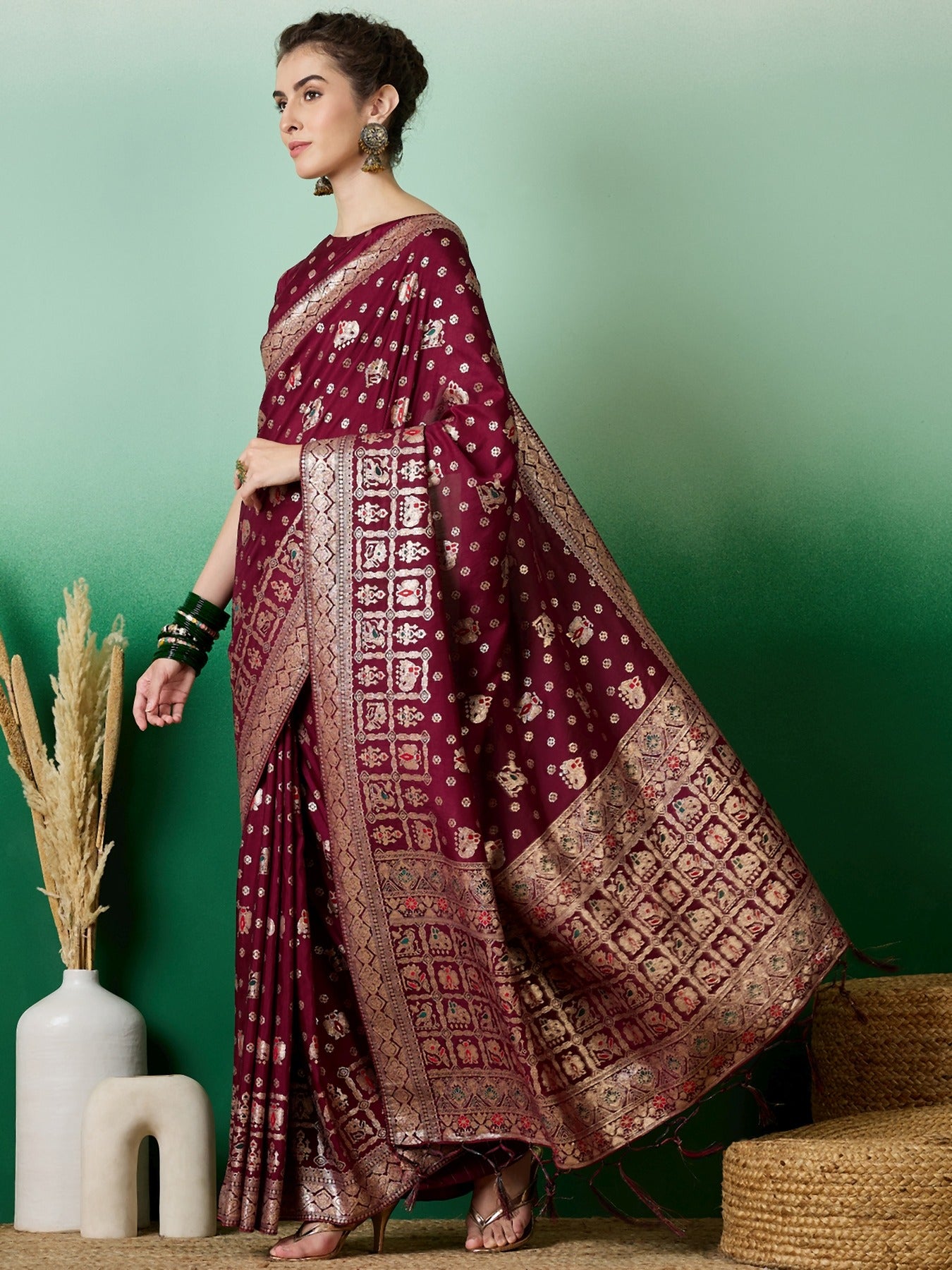 Women's Wine Staple Dola Jacquard Weaving Work Saree By Epic Ethnics