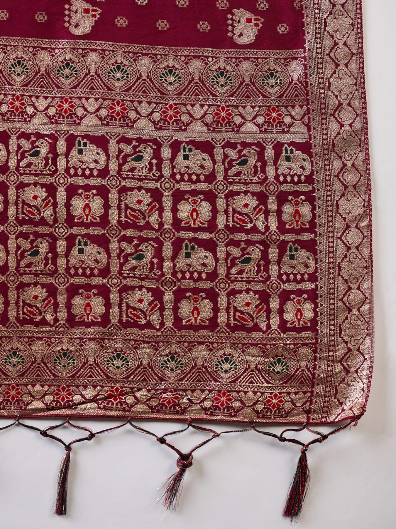 Women's Wine Staple Dola Jacquard Weaving Work Saree By Epic Ethnics