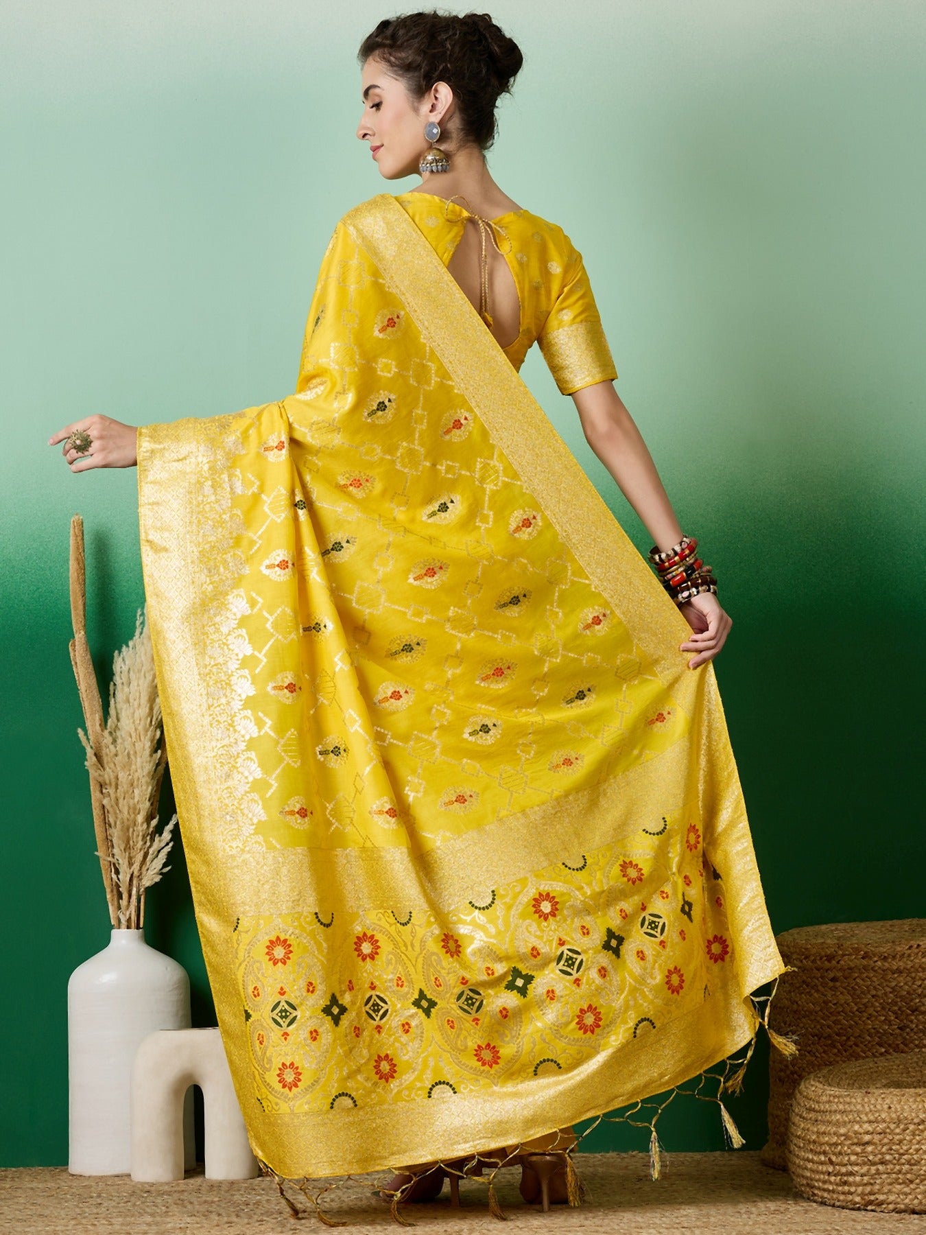 Women's Yellow Staple Dola Jacquard Weaving Work Saree By Epic Ethnics