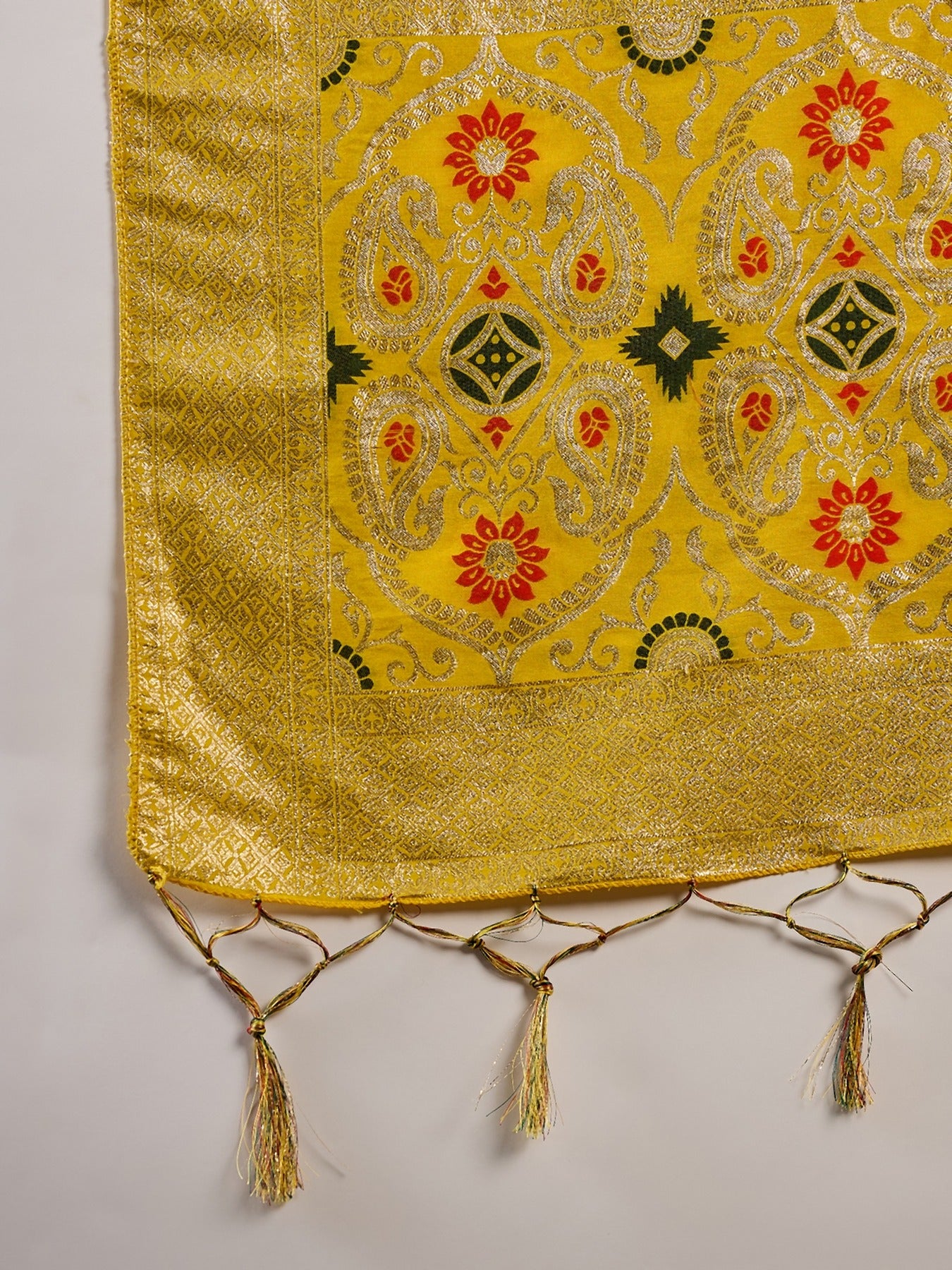 Women's Yellow Staple Dola Jacquard Weaving Work Saree By Epic Ethnics