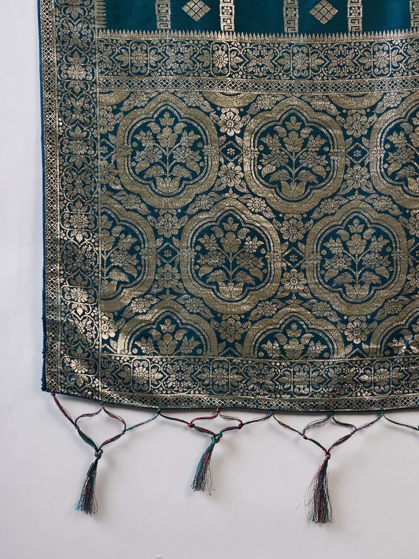 Women's Teal Staple Jacquard Dola Weaving Work Saree By Epic Ethnics