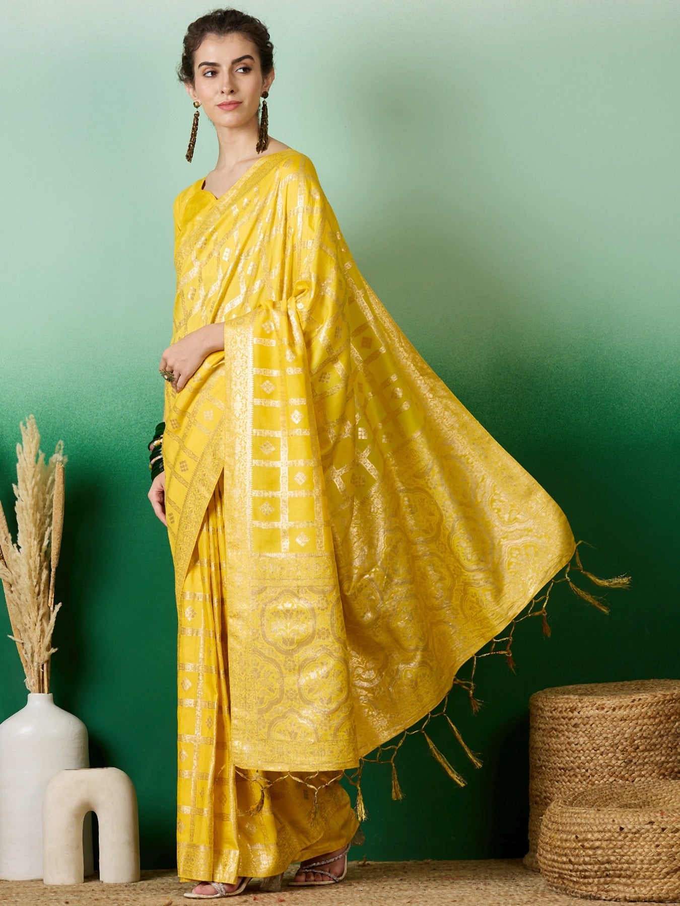 Women's Yellow Staple Jacquard Dola Weaving Work Saree By Epic Ethnics
