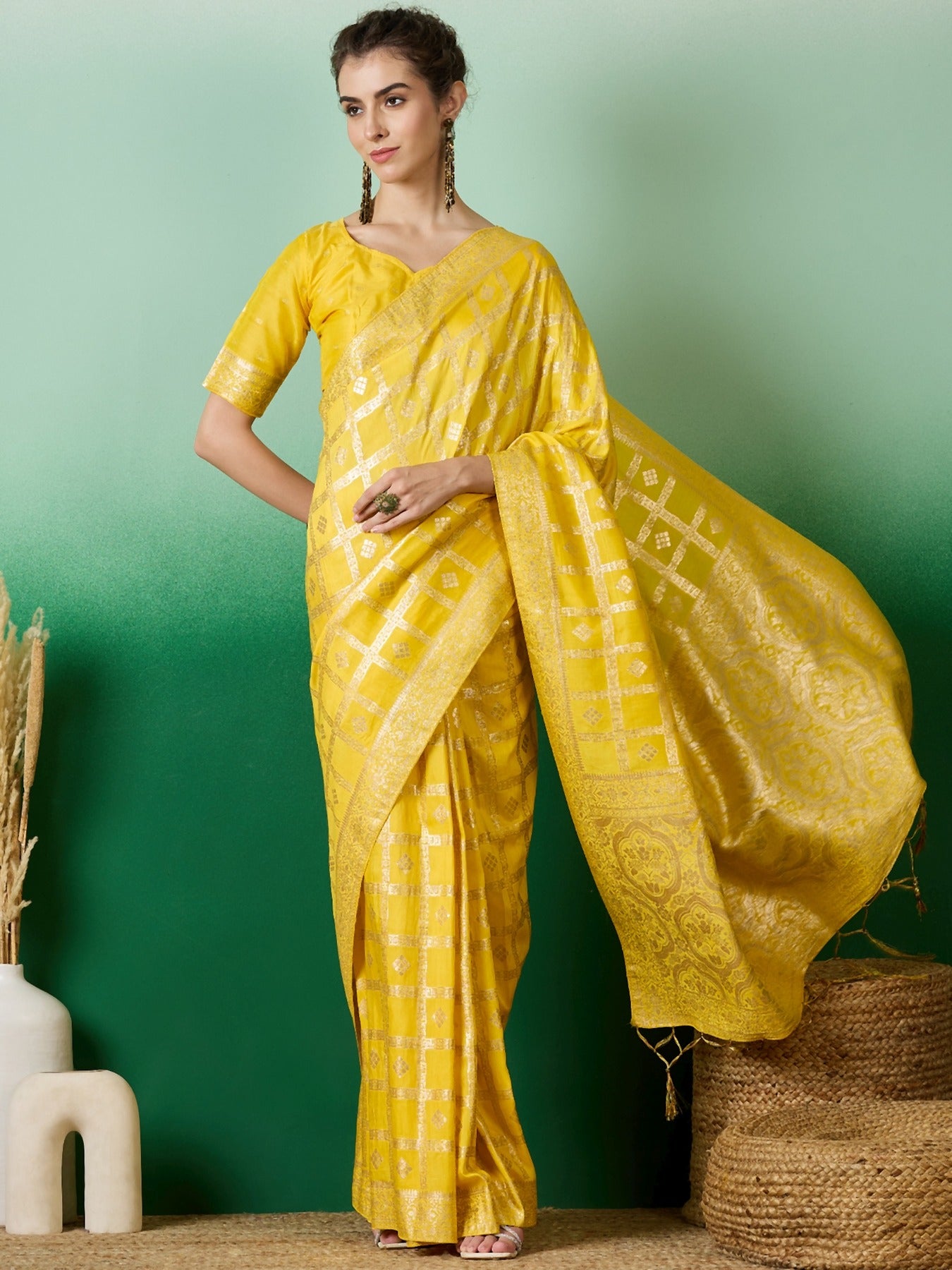Women's Yellow Staple Jacquard Dola Weaving Work Saree By Epic Ethnics