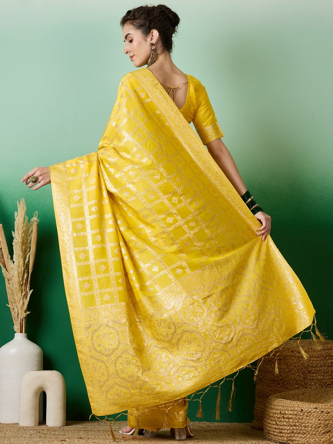 Women's Yellow Staple Jacquard Dola Weaving Work Saree By Epic Ethnics