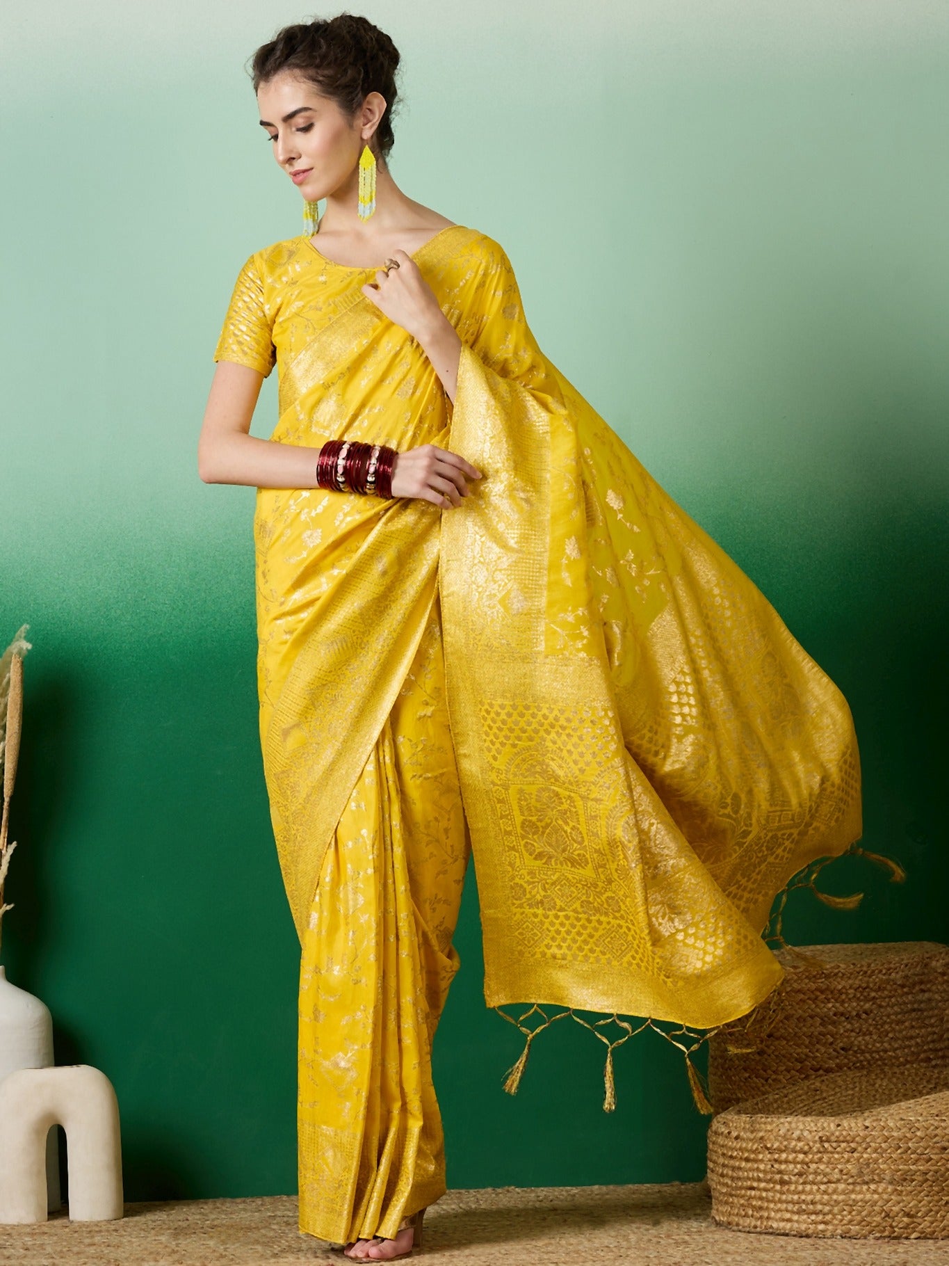 Women's Yellow Staple Jacquard Dola Weaving Work Saree By Epic Ethnics