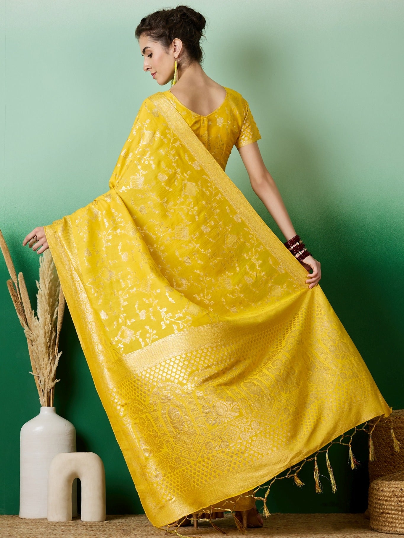 Women's Yellow Staple Jacquard Dola Weaving Work Saree By Epic Ethnics
