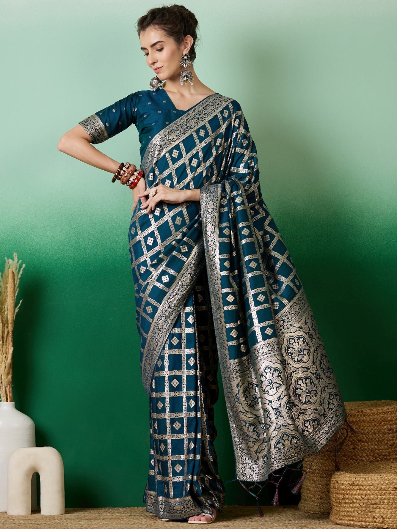 Women's Teal Staple Jacquard Dola Weaving Work Saree By Epic Ethnics