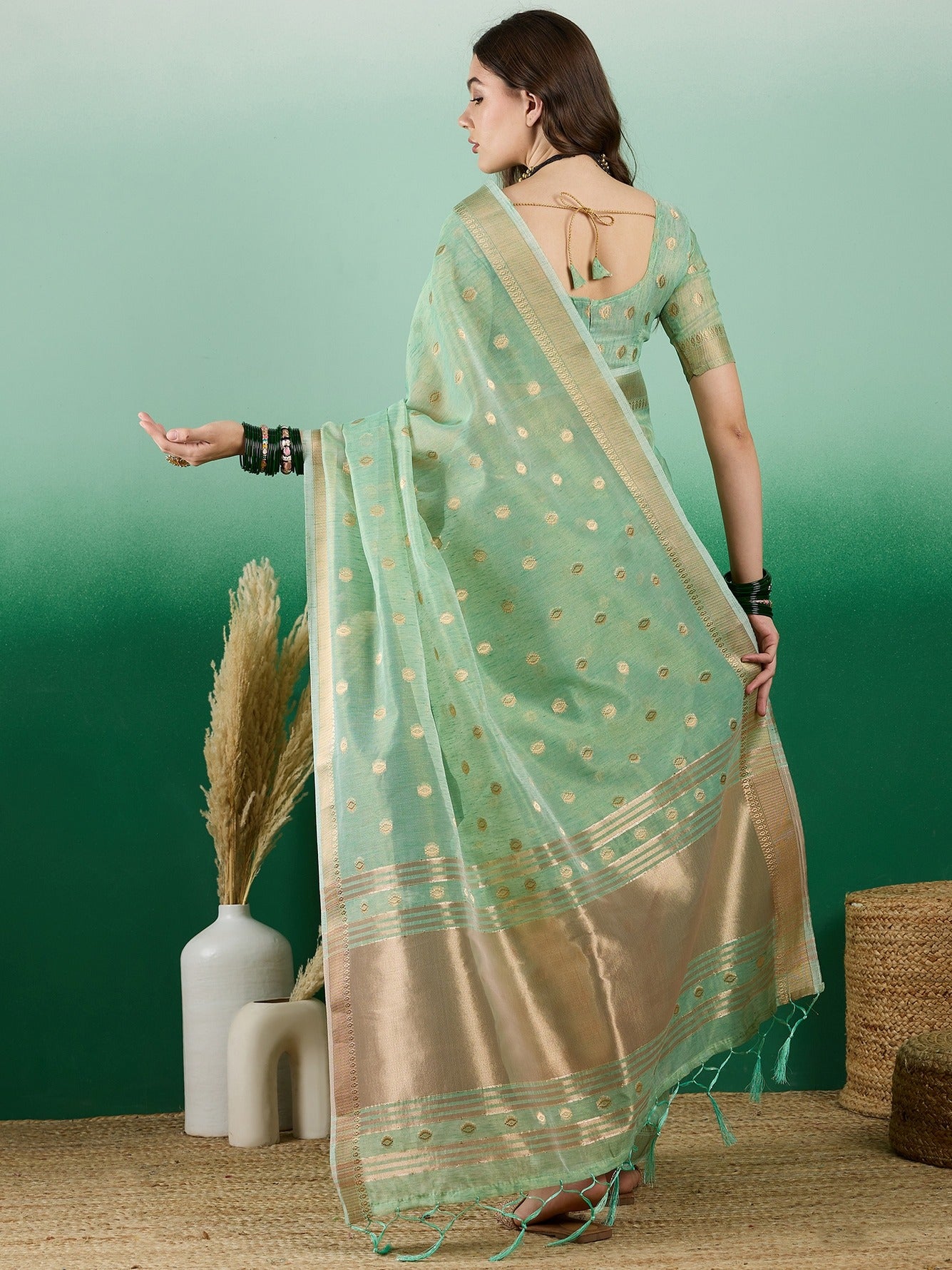 Women's Green Jacquard Khadi Organza Weaving Work Saree By Epic Ethnics