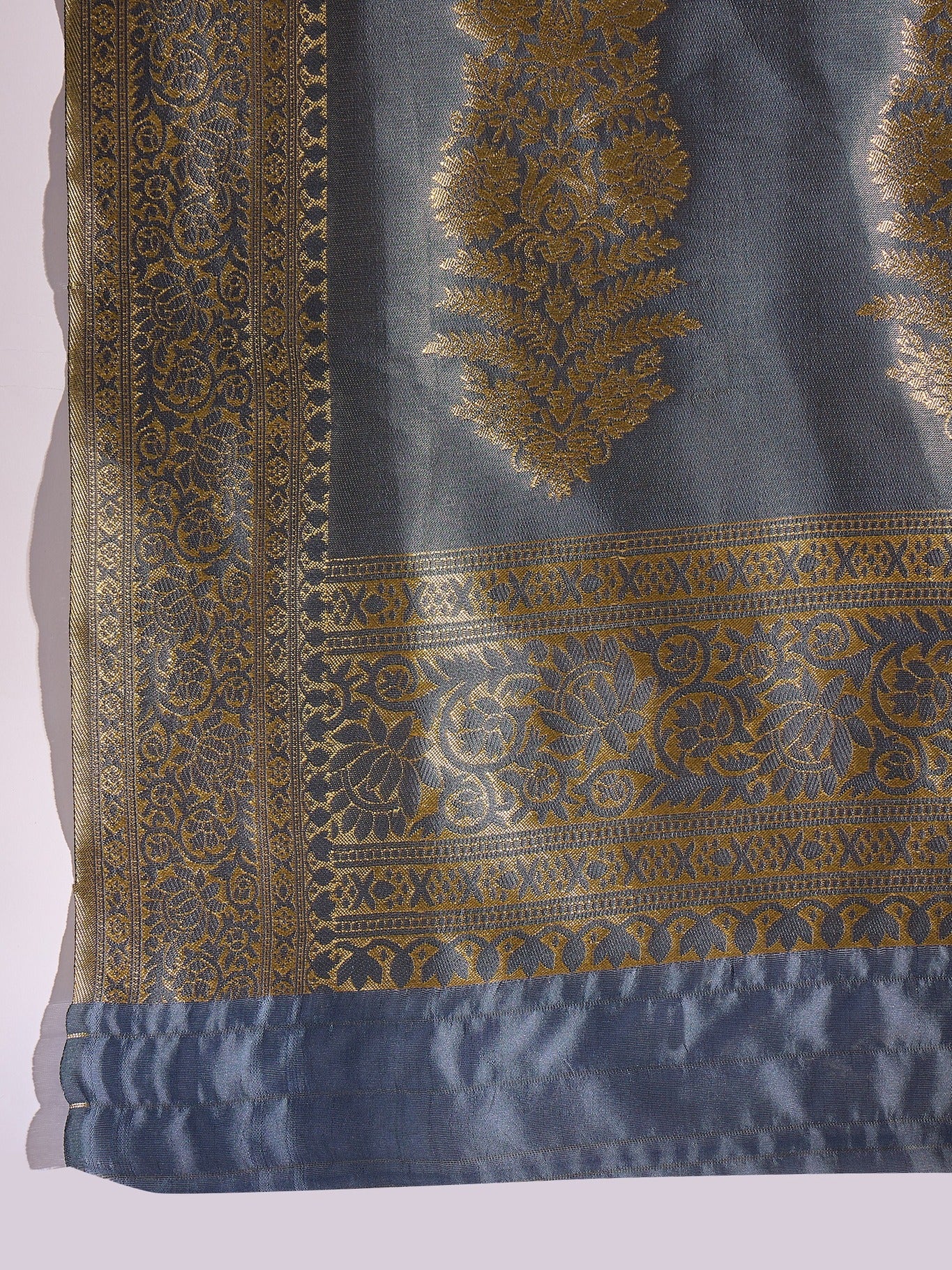 Women's Grey Banarasi Silk Weaving Work Saree By Epic Ethnics